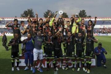 Fue el primer equipo que sufrió de tal mal paso. Con tan sólo un año de creación, consiguieron el ascenso a primera, pero se quedaron solamente a dos puntos del penúltimo lugar, América, en la temporada 1952-53. En la imagen, el equipo que logró el ascenso en 2013 y que cambió a Veracruz.