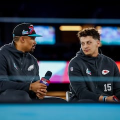 Hurts y Mahomes, imprescindibles en los ataques de Eagles y Chiefs