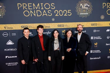 Integrantes de la serie Querer (Movistar+), en la alfombra roja de los Premios Ondas 2025.