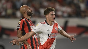 River Plate's forward Julian Alvarez (R) celebrates after scoring his team's third goal against Patronato during the Argentine Professional Football League match at the Monumental stadium in Buenos Aires, Argentina, on February 16, 2022. (Photo by JUAN MABROMATA / AFP)