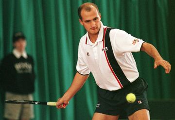 Una publicación en redes sociales del también tenista Sergiy Stakhovsky, confirmó que la gran leyenda del tenis ucraniano también está en el frente defendiendo su país. Medvedev jugó la final de Roland Garros en 1999 tras eliminar en segunda ronda a Pete Sampras y en cuartos de final a Gustavo Kuerten, dos de los favoritos al título. En la final cayó ante André Agassi. Además de esa final, el ucraniano tiene once títulos ATP, entre los que destacan tres Masters 1.000 de Hamburgo, un Masters 1.000 de Montecarlo y el Conde de Godó de Barcelona. 

