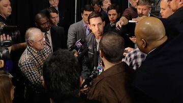 HOUSTON, TX - JANUARY 30: Atlanta Falcons offensive coordinator Kyle Shanahan speaks with the media during Super Bowl 51 Opening Night at Minute Maid Park on January 30, 2017 in Houston, Texas. Tim Warner/Getty Images/AFP
== FOR NEWSPAPERS, INTERNET, TELCOS & TELEVISION USE ONLY ==