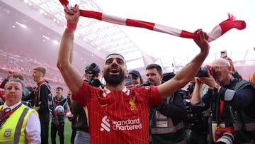 Soccer Football - Premier League - Liverpool v Tottenham Hotspur - Anfield, Liverpool, Britain - April 27, 2025 Liverpool's Mohamed Salah celebrates after winning the Premier League REUTERS/Phil Noble EDITORIAL USE ONLY. NO USE WITH UNAUTHORIZED AUDIO, VIDEO, DATA, FIXTURE LISTS, CLUB/LEAGUE LOGOS OR 'LIVE' SERVICES. ONLINE IN-MATCH USE LIMITED TO 120 IMAGES, NO VIDEO EMULATION. NO USE IN BETTING, GAMES OR SINGLE CLUB/LEAGUE/PLAYER PUBLICATIONS. PLEASE CONTACT YOUR ACCOUNT REPRESENTATIVE FOR FURTHER DETAILS..