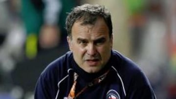 <b>UN PENSADOR. </b>Bielsa hace equipos de autor y al ataque.