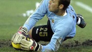 <B>OTRO. </B>Reina se convertirá en el sexto español en el club de Anfield.