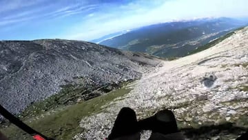 Aljaz bajando en speedflight por una de las laderas del Karavanke a todo trapo