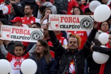 Santa Fe: Homenaje a 'Chape' y paso a semifinal en El Campín