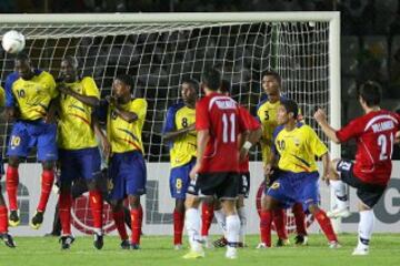 Carlos Villanueva es actual jugador de Al Shabab en Emiratos Árabes, tras pasos por Audax Italiano, Blackburn Rovers y Universidad Católica. Uno de los goles más recordados fue el que anotó a Ecuador en la Copa América del 2007.