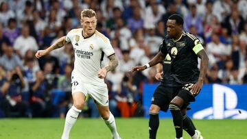 MADRID, 20/09/2023.- El centrocampista alemán del Real Madrid Toni Kroos (i) controla el balón ante Sheraldo Becker (d), delantero surinamés del Unión Berlín, durante el encuentro del grupo C de Liga de Campeones entre Real Madrid y Unión Berlín, este miércoles en el Estadio Santiago Bernabéu en Madrid. EFE/ Rodrigo Jiménez
