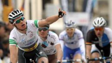 El belga Gianni Meersan volvvi&oacute; a ganar al sprint en Banyoles.EFE/Toni Albir