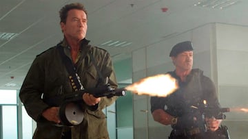 Schwarzenegger repite papel como Barney Ross en esta secuela en la que tiene mayor protagonismo, aunque sus apariciones las rodó en solo cinco días, antes de ponerse con su siguiente filme.