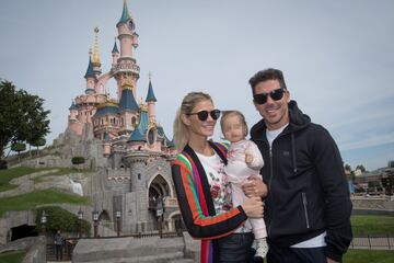 Simeone y Carla Pereyra en Disneyland París