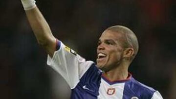 <b>SEGUNDO FICHAJE.</b> El Real Madrid ha adquirido los derechos del jugador portugues "Pepe" para las próximas cinco temporadas.