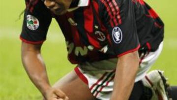 El Milan se plantea multar a Ronaldinho por sus salidas nocturnas