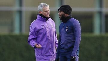 Danny Rose sonr¨ªe con la salida de Jose Mourinho del Tottenham