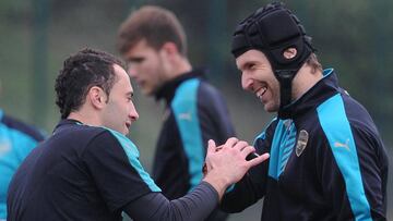 David Ospina con sus compañeros de Arsenal