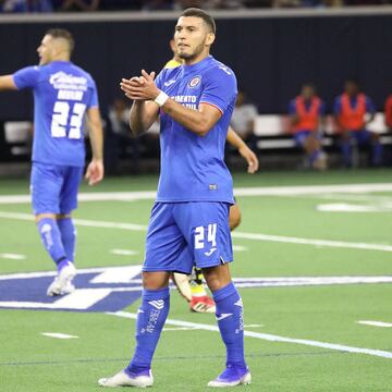 Es seleccionado nacional de Paraguay, llegó para reforzar la zaga de Cruz Azul, y se puede desempeñar como central y como lateral por derecha.