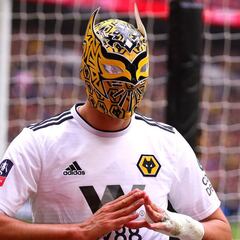 Técnico de Raúl Jiménez avala que celebre con máscara