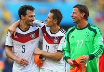 Mats Hummels, Miroslav Klose y Roman Weidenfeller celebran su pase a semifinales.