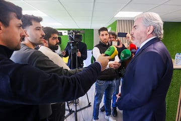 Manuel Vizcaíno en el brindis navideño para los medios de comunicación en el Nuevo Mirandilla.