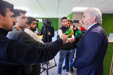 Manuel Vizcaíno: “Estamos hablando con varios futbolistas para el mercado de enero”