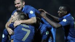 Francia cumple y a España aún le hacen falta cuatro puntos