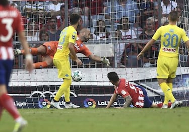 Oblak blots out Napoli as Atlético advance to Audi Cup final