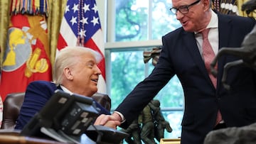U.S. President Donald Trump shakes hands with U.S. Ambassador to the United Kingdom Warren Stephens after announcing a trade deal with the U.K., in the Oval Office at the White House in Washington, D.C., U.S., May 8, 2025. REUTERS/Leah Millis