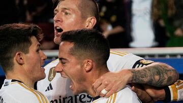 VITORIA, 21/12/2023.- El lateral del Real Madrid Lucas Vázquez (d) celebra un gol encuentro de la jornada 18 de LaLiga entre el Deportivo Alavés y el Real Madrid, este jueves en el Estadio de Mendizorroza, en Vitoria. EFE/Adrián Ruiz Hierro