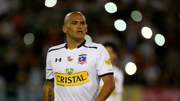 Futbol, Colo Colo v U. Espanola.
Partido amistoso 2014.
El jugador de Colo Colo Humberto Suazo se forma antes del partido amistoso contra Union Espanola disputado en el estadio Monumental de Santiago, Chile.
29/12/2014
Andres Pina/Photosport******
Football, Colo Colo v Union Espanola.
Friendly footbal match 2014.
Colo Colo's player Humberto Suazo lines up before the friendly football match against Union Espanola held at the Monumental stadium in Santiago, Chile.
29/12/2014
Andres Pina/Photosport