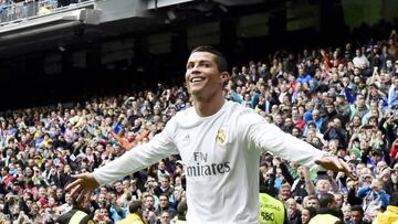 Cristiano celebra uno de sus goles al Valencia.