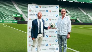 El Dr. Soler con el presidente del Elche, Joaquín Buitrago.