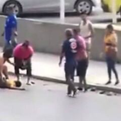 Realizan cirugía a fan de Tigres tras agresión, pero sigue grave