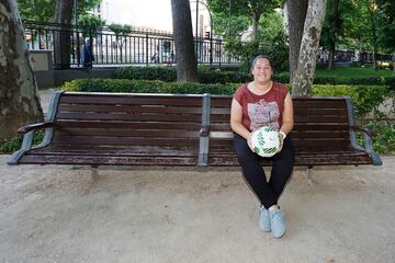 Tras dirigir durante un a?o al CD Atl谷tico Tomelloso femenino, Mila Mart赤nez recibi車 una oferta del extranjero, concretamente de Jap車n. En enero de 2019 fue nombrada entrenadora del Suzuka Point Getters, convirti谷ndose en la primera mujer en entrenar a un equipo de f迆tbol masculino en Jap車n. Le compiti車 de t迆 a t迆 al Vissel Kobe de Iniesta y quedaron empatados. Tras dos a?os y medio en el equipo japon谷s, Mila Mart赤nez volvi車 a Espa?a. Actualmente dirige las Bravos de Ju芍rez Femenil, que juega en la Liga femenina de M谷xico.