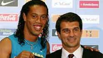 <b>EL CRACK.</b> Ronaldinho, un auténtico malabarista con el balón, intentará hacer grande al Barça.
