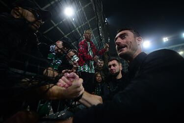 Riera se lleva el ‘Derbi Eterno’ y los ultras le piden perdón