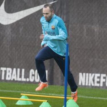 Andrés Iniesta sigue sin estar a punto para la Copa del Rey
