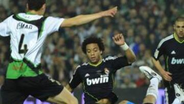 <b>POR UN PELO. </b>Marcelo tuvo la primera gran ocasión del partido en el minuto 14, pero su remate con la derecha, ante la oposición de Toño, salió muy desviado.