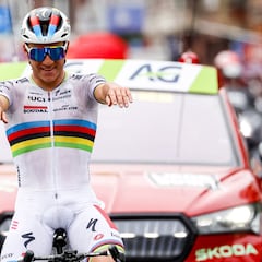 Evenepoel repite exhibición en Lieja con Pogacar en el hospital