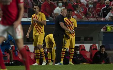 Nico González, Ronald Koeman y Ansu Fati.