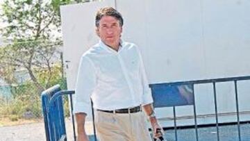 <b>CONFIADO. </b>Esteban Vigo, a la salida de un entrenamiento en las instalaciones de Fontcalent.