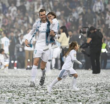 Real Madrid celebrate 
BALE 