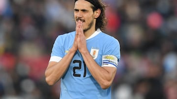 Uruguay's Edinson Cavani gestures during their fiendly football match between Uruguay and Panama, ahead of the FIFA World Cup Qatar 2022, at the Centenario stadium in Montevideo, on June 11, 2022. (Photo by PABLO PORCIUNCULA / AFP)