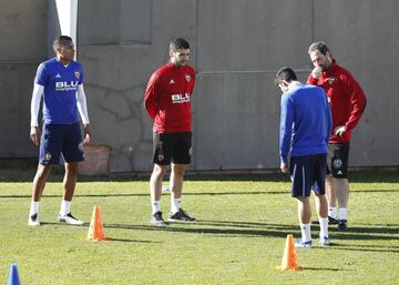 El jugador portugués del Valencia, Gonçalo Guedes, sigue su recuperación junto con los médicos del club para estar disponible en el partido del próximo sábado frente al Sevilla. 

