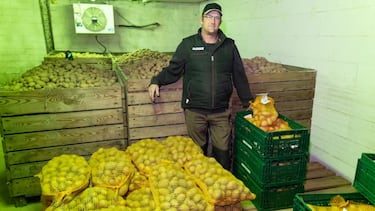 Un agricultor tuvo un excedente de 400 toneladas de patatas: ahora ha tomado una medida desesperada para librarse de ellas