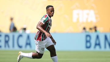 EAST RUTHERFORD, NEW JERSEY - JULY 08: Jhon Arias #21 of Fluminense FC runs with the ball during the FIFA Club World Cup 2025 semi-final match between Fluminense FC and Chelsea FC at MetLife Stadium on July 08, 2025 in East Rutherford, New Jersey. Alex Grimm/Getty Images/AFP (Photo by ALEX GRIMM / GETTY IMAGES NORTH AMERICA / Getty Images via AFP)