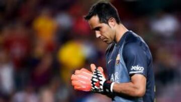 Claudio Bravo estar&iacute;a molesto por no ser considerado en el quipo del a&ntilde;o 2015 seg&uacute;n medios espa&ntilde;oles.