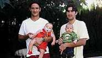 DE VISITA. Martín Rivas y De los Santos, con sus hijos, Ezequiel y Martina, ayer en Valencia.