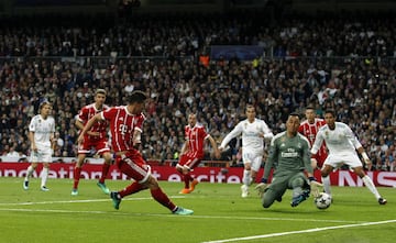 James volvió a empatar el partido. 2-2.