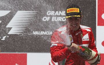 La victoria m芍s especial para el propio Alonso: empez車 11? la carrera en el circuito urbano de Valencia, donde los adelantamientos llegaban a ser una quimera. Pero remont車 hasta llegar a presionar a Vettel, que sufri車 una aver赤a en su Red Bull y tuvo que abandonar. Raikkonen (Lotus) y Schumacher (Mercedes) reeditaban un podio de 谷pocas pasadas.